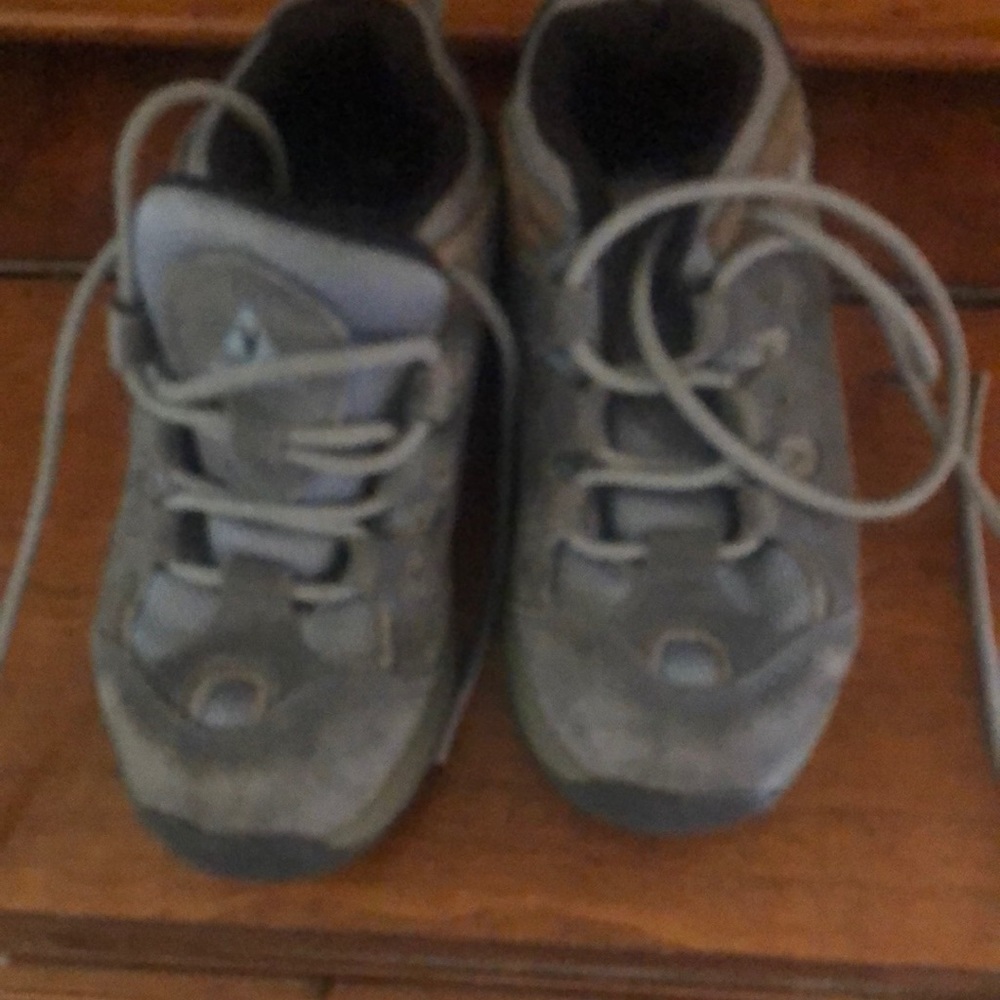 Kids hiking boots
